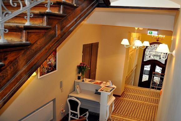 Leone Apartahotel