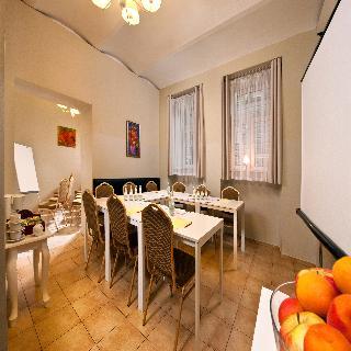 Leone Apartahotel 3*